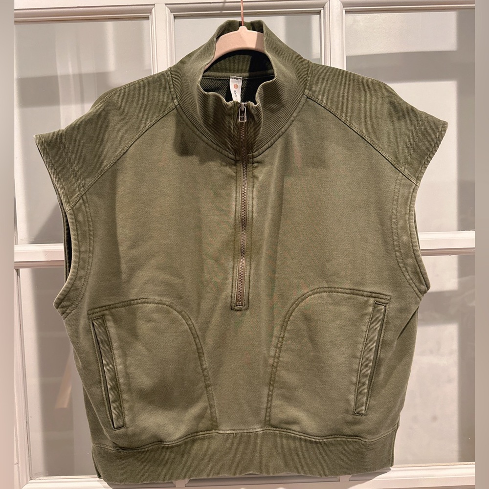 💚ANTHROPOLOGY💚 half zip pullover with cute pockets and side slit, washed…